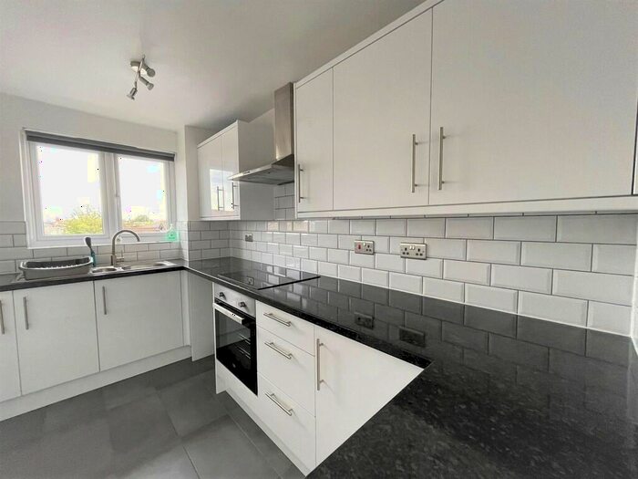 1 Bedroom Flat To Rent In Sandon Close, Rochford, SS4