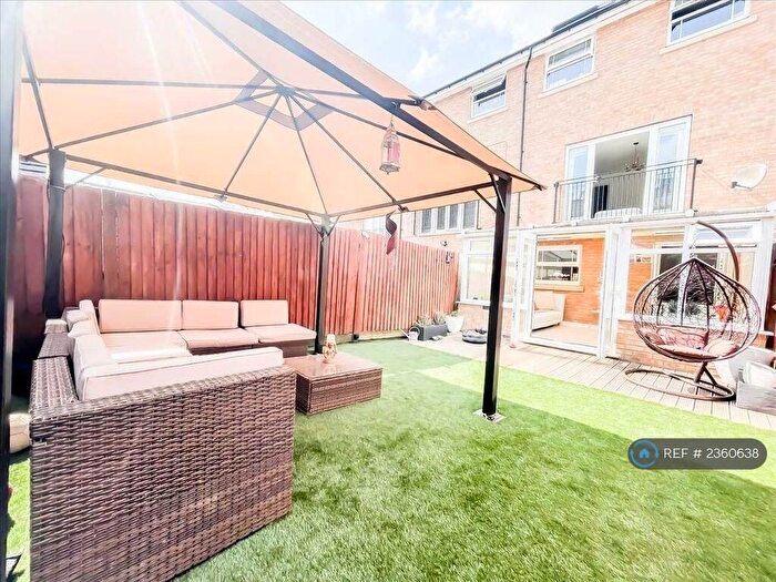 5 Bedroom Terraced House To Rent In Eagle Road, Slough, SL1