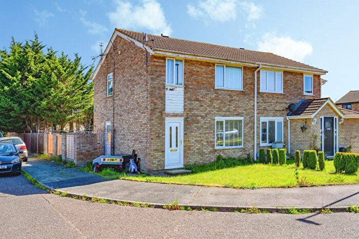 3 Bedroom Semi Detached House For Sale In Bembridge Gardens, Luton, LU3