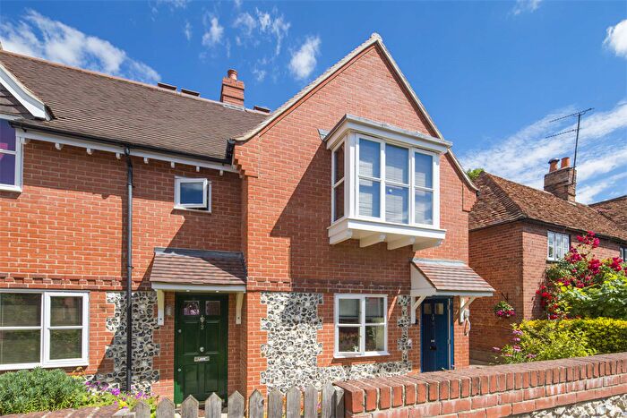 2 Bedroom Flat For Sale In Belleme Mews, Goring On Thames, RG8