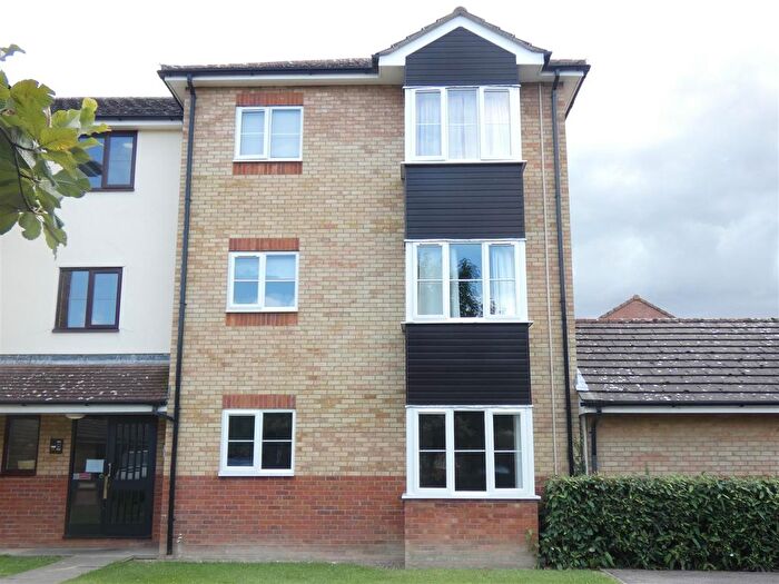 2 Bedroom Flat To Rent In Tamarin Gardens, Cherry Hinton, Cambridge, CB1
