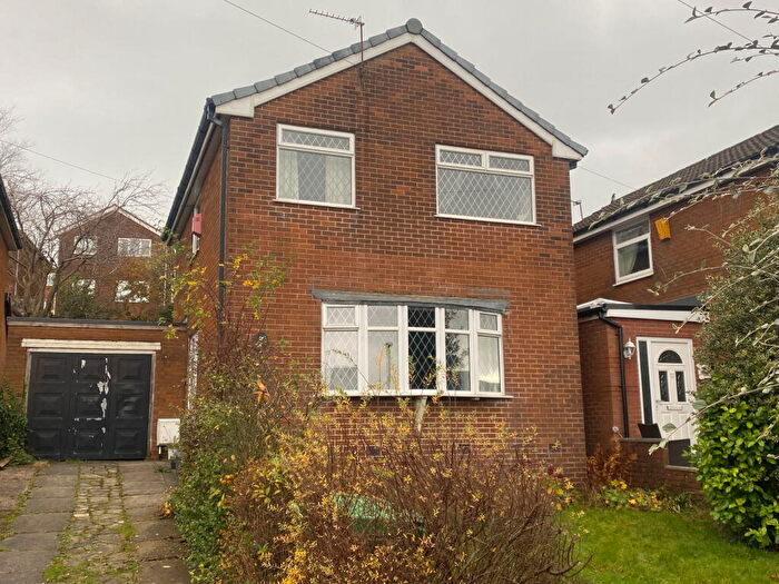 3 Bedroom Detached House For Sale In High Moor Crescent, Waterhead, Oldham, OL4