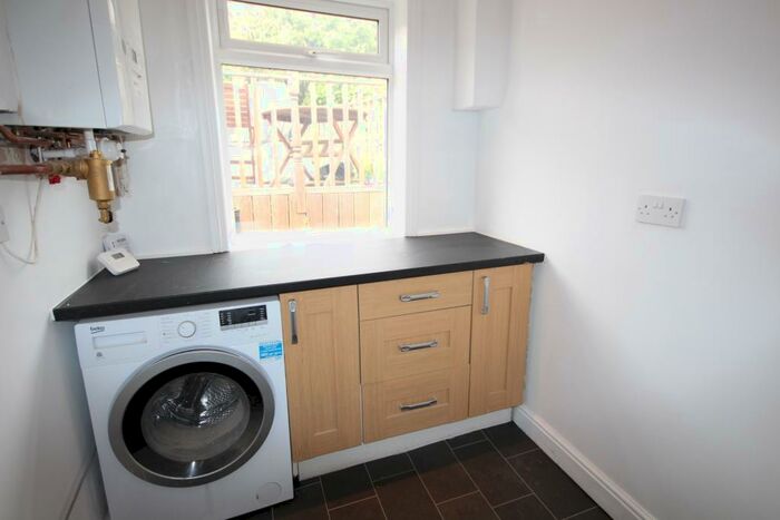 3 Bedroom Semi-Detached House To Rent In Commonside, S10