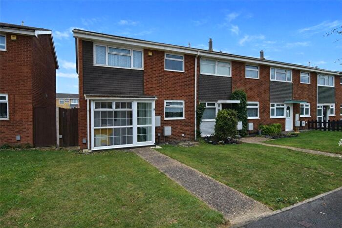 3 Bedroom End Of Terrace House For Sale In Kirton Way, Houghton Regis, Dunstable, Bedfordshire, LU5