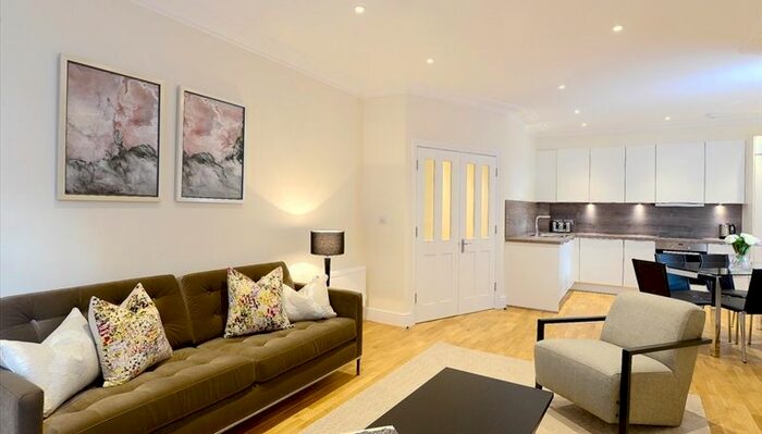 3 Bedroom Flat To Rent In Hamlet Gardens, Ravenscourt Park, London, W6
