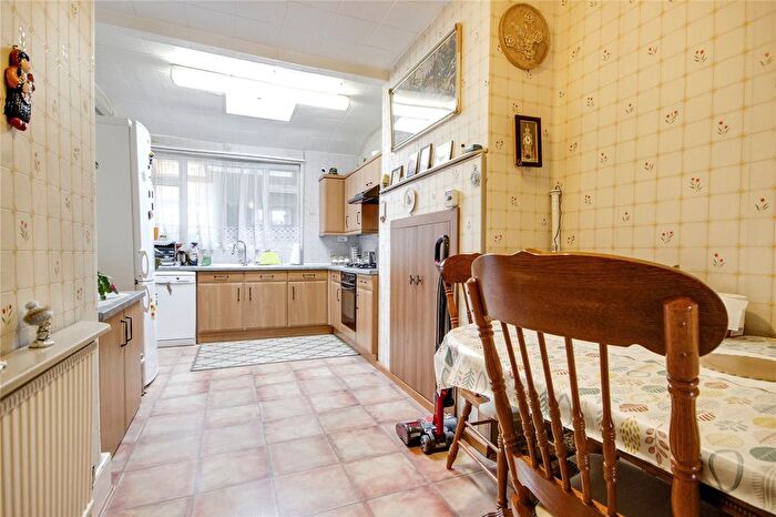 3 Bedroom Terraced House For Sale In Cornwall Avenue, London, N22