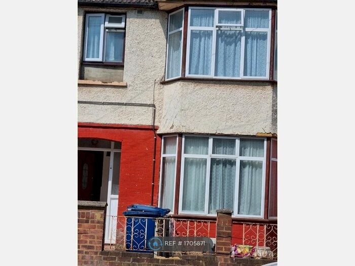 2 Bedroom Flat To Rent In Floor, Southall, UB1