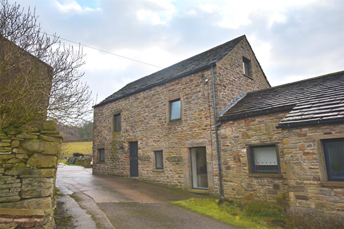 3 Bedroom Semi-Detached House For Sale In Laneside Road, New Mills, High Peak, SK22
