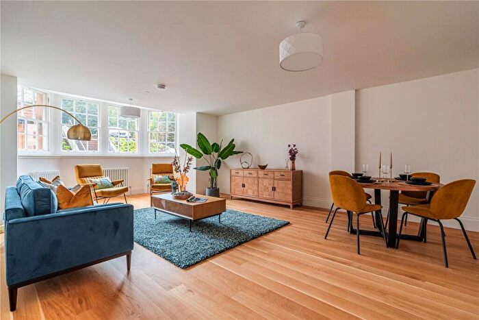 2 Bedroom Apartment To Rent In Sassoon Grove, Edinburgh, Midlothian, EH10