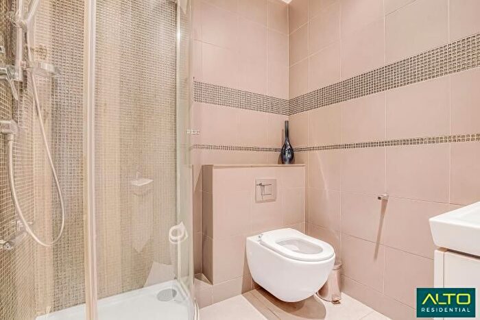 3 Bedroom Flat To Rent In Chiltern Court, Baker Street, London, NW1