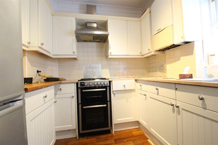 2 Bedroom Flat To Rent In Kings Road, Leytonstone, E11