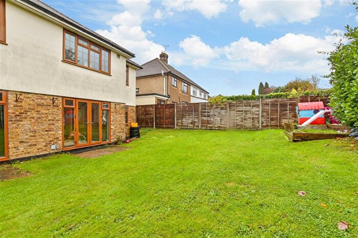 2 Bedroom Flat For Sale In Brighton Road, Lower Kingswood, Tadworth, Surrey, KT20