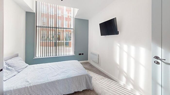 3 Bedroom Semi-Detached House To Rent In Low Pavement, Nottingham, NG1