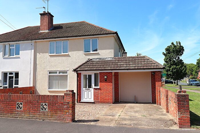3 Bedroom Semi-Detached House For Sale In Meadow Road, Farnborough, GU14