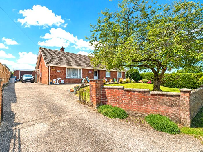 3 Bedroom Detached Bungalow For Sale In The Street, Hepworth, Diss, IP22