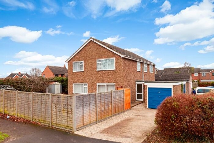 3 Bedroom Semi-Detached House To Rent In Burton Close, Abingdon, OX14