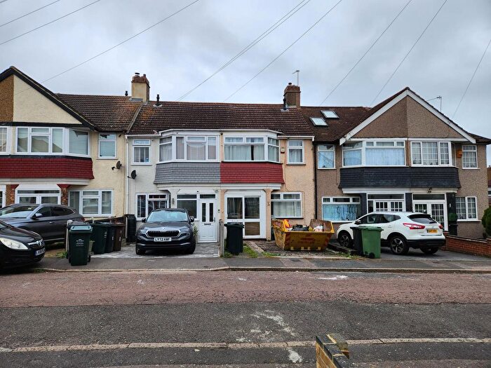 3 Bedroom Terraced House To Rent In Kingswood Close, Dartford, DA1