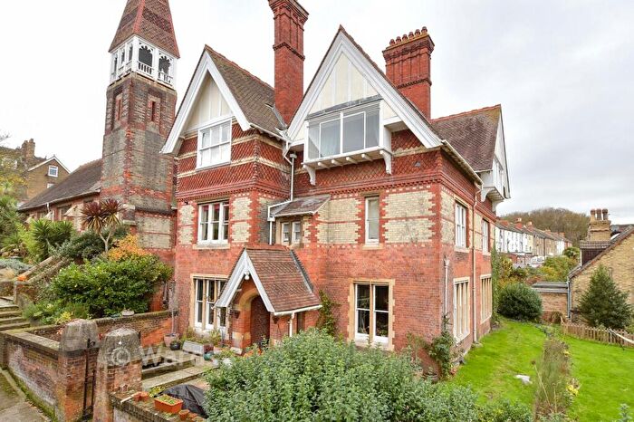 2 Bedroom Flat For Sale In Foord Road, Folkestone, Kent, CT20