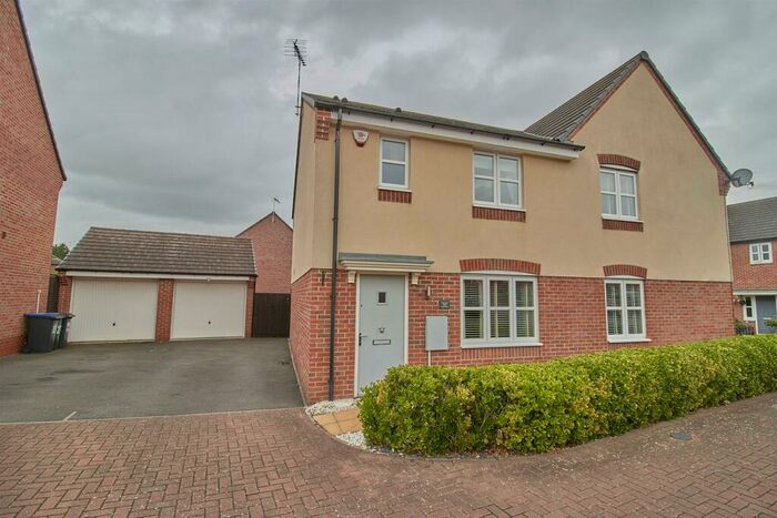 3 Bedroom House To Rent In Holywell Fields, Hinckley, LE10