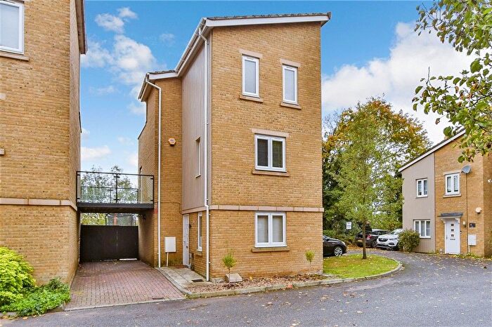 3 Bedroom Link Detached House For Sale In Ward View, Chatham, Kent, ME5