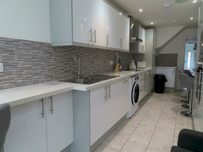 6 Bedroom House To Rent In Margate Road, Southsea, PO5