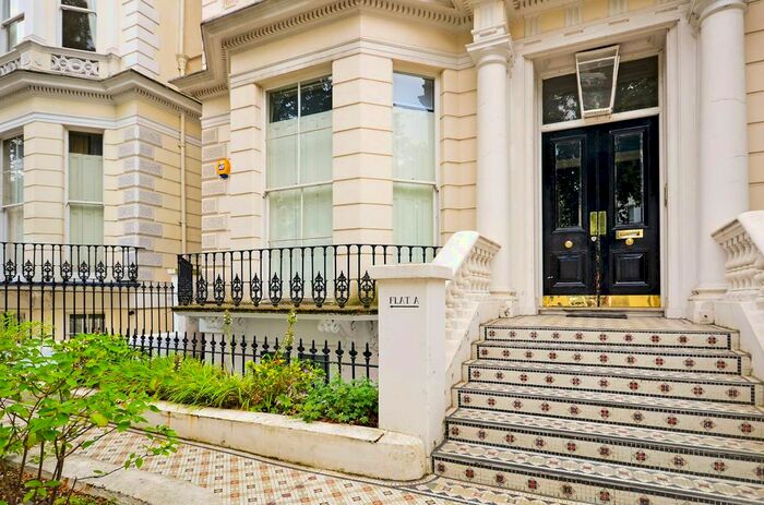 Studio To Rent In Holland Park, Holland Park, London, W11