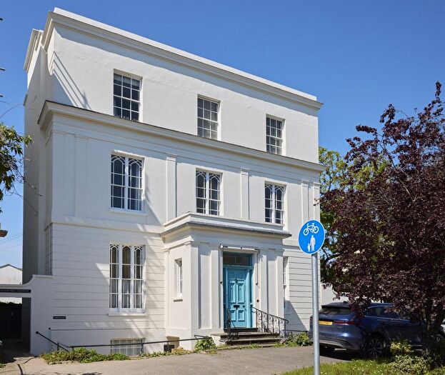 3 Bedroom Flat For Sale In Evesham Road, Cheltenham, Gloucestershire, GL52