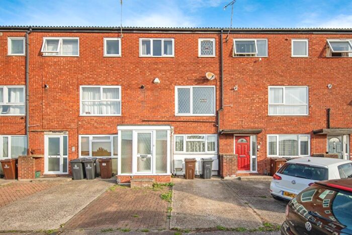 4 Bedroom Terraced House For Sale In Purcell Close, Colchester, CO4