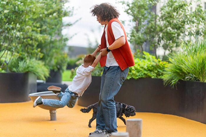 3 Bedroom Flat To Rent In Hows Building, Stratford, E20