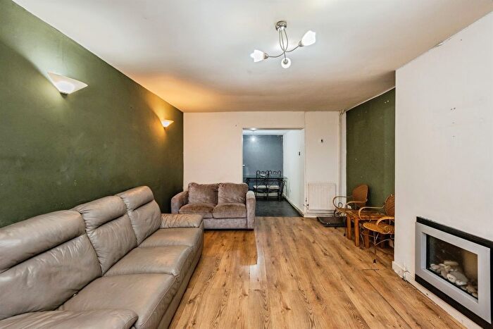 4 Bedroom Semi Detached House For Sale In Granogwen Road, Mayhill, Swansea, SA1