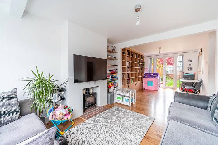 4 Bedroom Semi Detached House For Sale In Felbridge Avenue, Stanmore, HA7