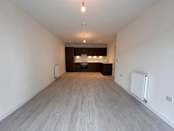 2 Bedroom Flat To Rent In Farine Avenue, Hayes, London, UB3