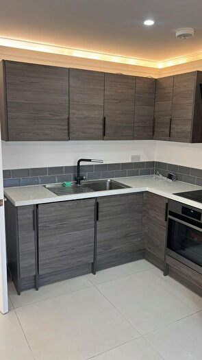 2 Bedroom Flat To Rent In Dell Road, Epsom, KT17