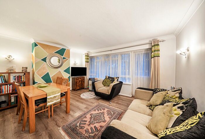 2 Bedroom Flat For Sale In The Paddocks, Wembley, HA9