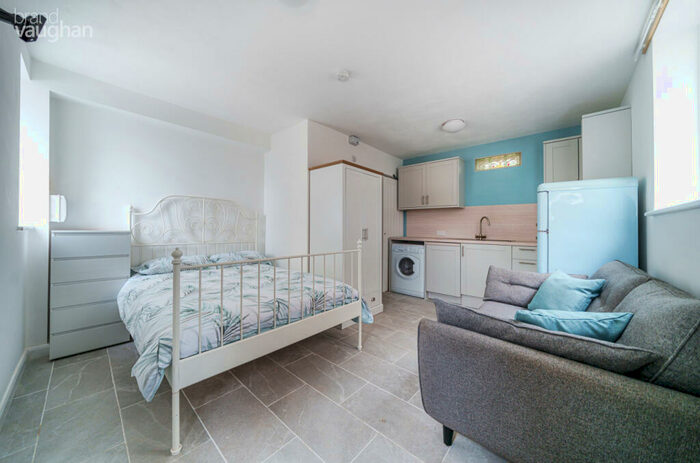 Flat To Rent In Holland Road, Hove, East Sussex, BN3