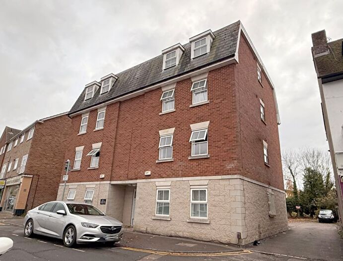 2 Bedroom Flat For Sale In Dellsome Lane, Hatfield, AL9