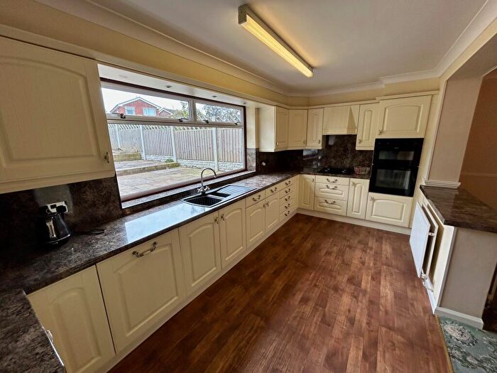 3 Bedroom House To Rent In Brearley Avenue, New Whittington, Chesterfield, S43