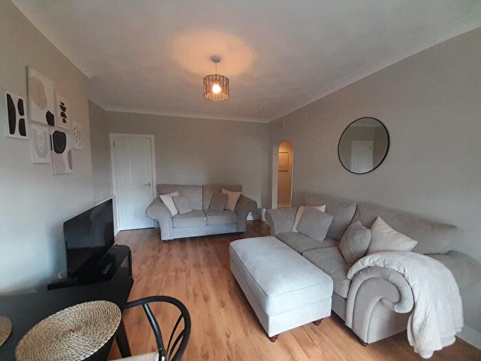 3 Bedroom Flat To Rent In Penneld Road, Glasgow, G52