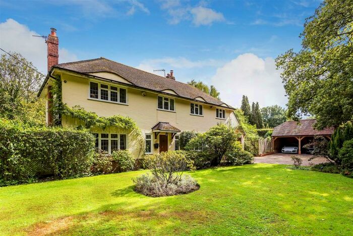 4 Bedroom Detached House For Sale In Newdigate Road, Beare Green, Dorking, RH5