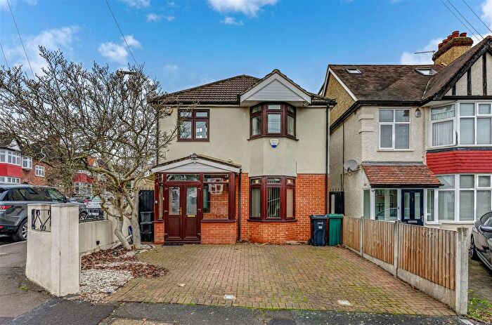 4 Bedroom Detached House To Rent In Arlington Road, Woodford Green, IG8