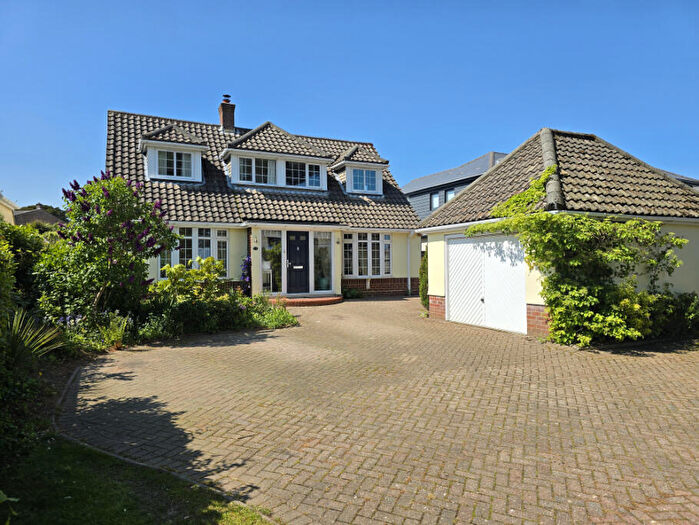 4 Bedroom Detached House For Sale In Daniells Walk, Lymington, Hampshire, SO41