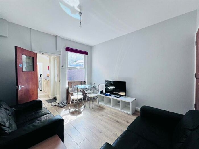 4 Bedroom House To Rent In Cycle Road, Lenton, Nottingham, Nottinghamshire, NG7