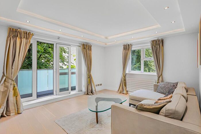 3 Bedroom Flat For Sale In Avenue Road, St John's Wood, NW8