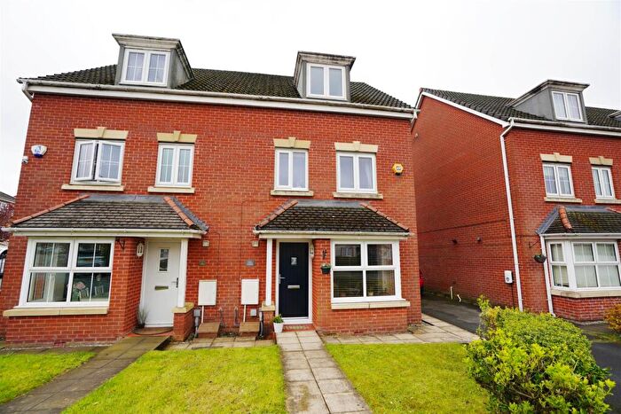 4 Bedroom Semi Detached House For Sale In Hazel Pear Close, Horwich, Bolton, BL6