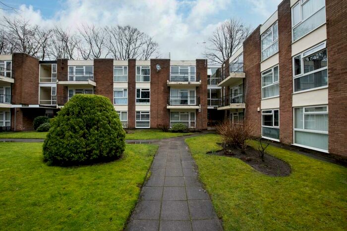2 Bedroom Apartment To Rent In Milton Court, Salford, M7