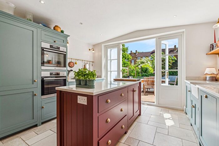 3 Bedroom End Terrace House For Sale In Frogmore, London, SW18