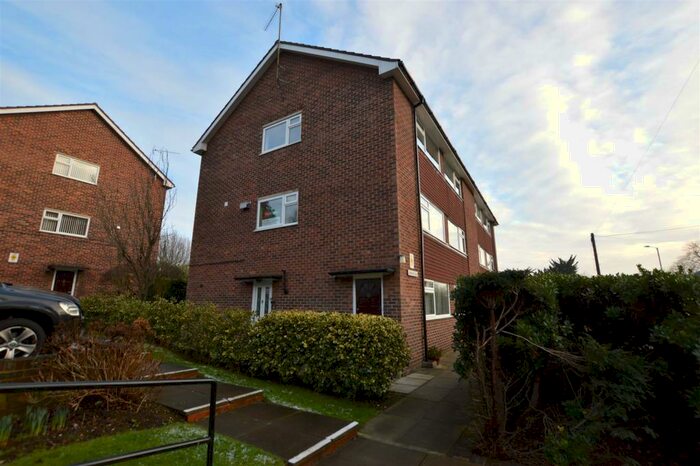 2 Bedroom Apartment To Rent In Auburn Court, RG4