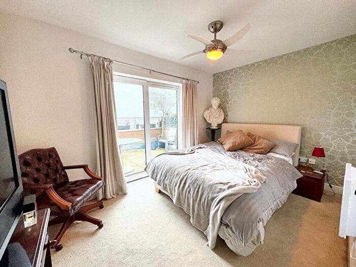 3 Bedroom Flat For Sale In Penthouse, The Atrium, Bury Old Road, Whitefield, M45