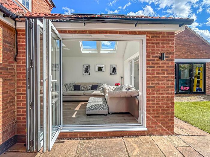 5 Bedroom Detached House For Sale In Temple Way, Rayleigh, Cul De Sac Location, SS6