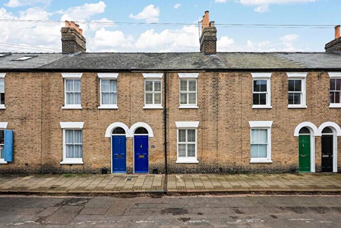 2 Bedroom Terraced House For Sale In Norwich Street, Cambridge, CB2